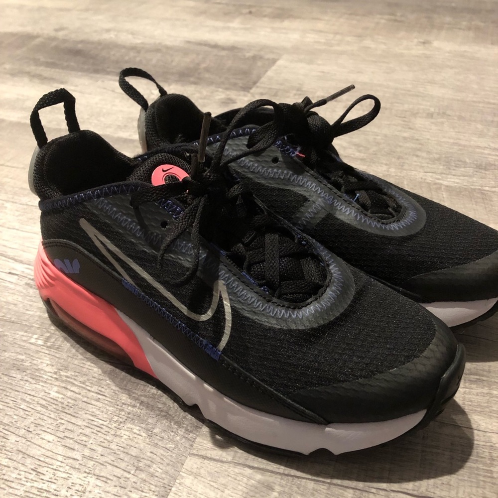 Youth Air Max lightly used but still very well kept.